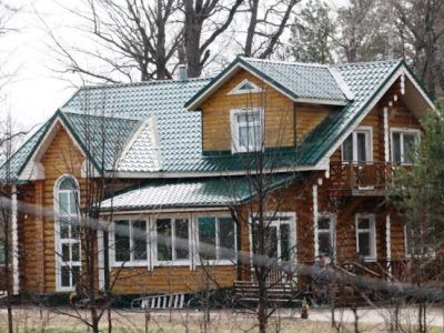 "Временное" строение на озере Инерка. Фото: Сергей Горчаков, Каспаров.Ru "Временное" строение на озере Инерка. Фото: Сергей Горчаков, Каспаров.Ru