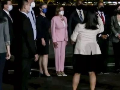 энси Пелоси (в центре). Фото: Министерство иностранных дел Тайваня / AP энси Пелоси (в центре). Фото: Министерство иностранных дел Тайваня / AP