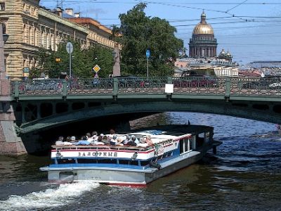 Теплоходная экскурсия по Петербургу. Фото: reisservis.ru Теплоходная экскурсия по Петербургу. Фото: reisservis.ru