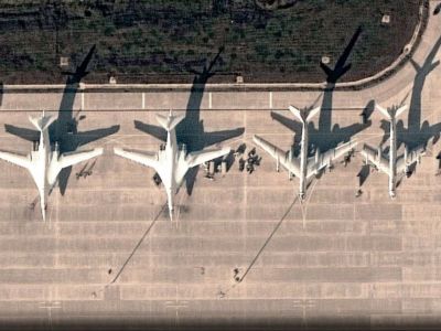 Спутниковый снимок аэродрома "Энгельс-2" от Maxar Technologies: Spiegel Спутниковый снимок аэродрома "Энгельс-2" от Maxar Technologies: Spiegel