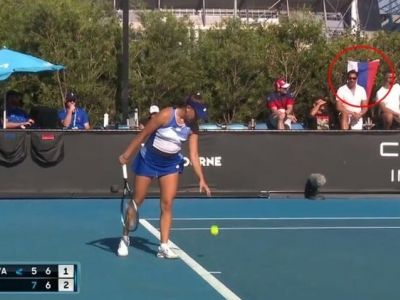 Российские болельщики на матче Australian Open. Январь 2023 года. Фото: twitter.com/AmbVasyl Российские болельщики на матче Australian Open. Январь 2023 года. Фото: twitter.com/AmbVasyl