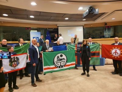 Участники форума во время фотосессии. Фото: "Форум свободных народов России" Участники форума во время фотосессии. Фото: "Форум свободных народов России"