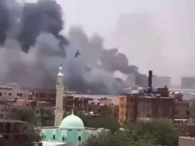 Бои в Хартуме, столице Судана, 15.04.23. Скрин видео: t.me/HUhmuroeutro Бои в Хартуме, столице Судана, 15.04.23. Скрин видео: t.me/HUhmuroeutro