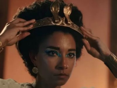 Адель Джеймс в роли Клеопатры в сериале Нетфликс: www.kinonews.ru Адель Джеймс в роли Клеопатры в сериале Нетфликс: www.kinonews.ru