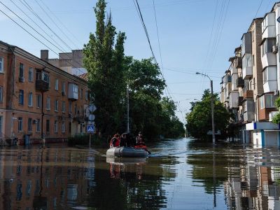 Ситуация в Херсоне после разрушения Каховской ГЭС. Фото: Matthew Hatcher / ZUMA / ТАСС Ситуация в Херсоне после разрушения Каховской ГЭС. Фото: Matthew Hatcher / ZUMA / ТАСС
