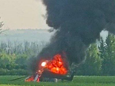 Горящий вертолет. Фото: t.me/AteoGo Горящий вертолет. Фото: t.me/AteoGo