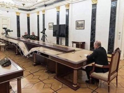 Провалы длинного ("крымского") стола. Коллаж: t.me/tumanconspirolog Провалы длинного ("крымского") стола. Коллаж: t.me/tumanconspirolog