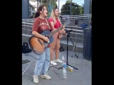 Последнее выступление Светланы Семейкиной и Кристины Спицыной, убитых российской ракетной атакой по Запорожью. Скрин видео: t.me/dmytrogordon_official Последнее выступление Светланы Семейкиной и Кристины Спицыной, убитых российской ракетной атакой по Запорожью. Скрин видео: t.me/dmytrogordon_official