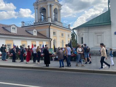 "Вагнеровский" мемориал на Варварке (Москва). Фото: @avtozaklive "Вагнеровский" мемориал на Варварке (Москва). Фото: @avtozaklive