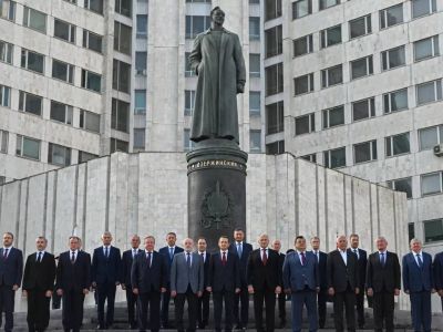 Открытие памятника Дзержинскому у штаб-квартиры СВР. Фото: РИА Новости Открытие памятника Дзержинскому у штаб-квартиры СВР. Фото: РИА Новости