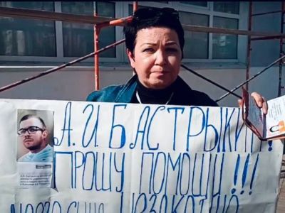 Пикет матери в Самаре. Фото: Лев Владимиров, Каспаров.Ru Пикет матери в Самаре. Фото: Лев Владимиров, Каспаров.Ru