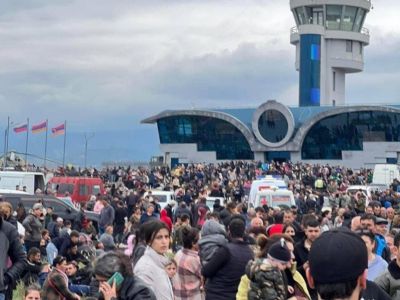 Армянские беженцы в аэропорту Степанакерта, 20.09.23. Фото: t.me/zerkalo_io Армянские беженцы в аэропорту Степанакерта, 20.09.23. Фото: t.me/zerkalo_io