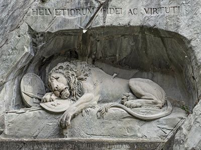 Умирающий лев - памятник гвардейцам Людовика XVI в Люцерне. Фото: ru.wikipedia.org Умирающий лев - памятник гвардейцам Людовика XVI в Люцерне. Фото: ru.wikipedia.org
