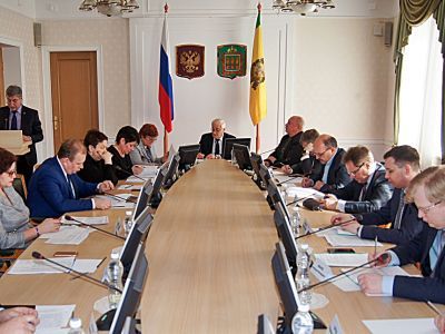 Чиновники заседают. Фото: Александр Воронин, Каспаров.Ru Чиновники заседают. Фото: Александр Воронин, Каспаров.Ru