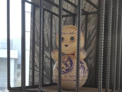 Арт-объект на выставке выставке GULAG-toys в Красноярске. Фото: facebook.com/vasiliy.slonov.9 Арт-объект на выставке выставке GULAG-toys в Красноярске. Фото: facebook.com/vasiliy.slonov.9