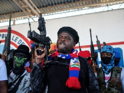 Лидер преступных группировок на Гаити Джимми Шаризье (по кличке "Барбекю"). Фото: t.me/svezhesti Лидер преступных группировок на Гаити Джимми Шаризье (по кличке "Барбекю"). Фото: t.me/svezhesti