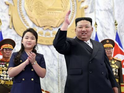 Ким Чен Ын и Ким Чжу Э. Фото: t.me/golovnin_tokyo Ким Чен Ын и Ким Чжу Э. Фото: t.me/golovnin_tokyo