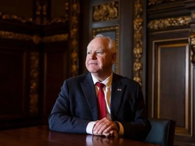 Тим Уолц (Вальц), кандидат в вице-президенты США от ДП. Фото: t.me/ksonin Тим Уолц (Вальц), кандидат в вице-президенты США от ДП. Фото: t.me/ksonin