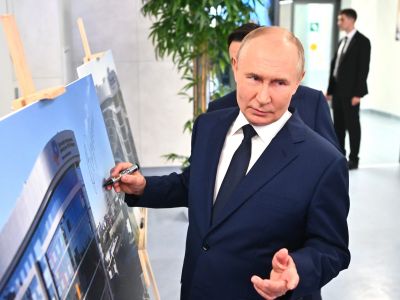 Владимир Путин в ходе посещения Детского клинического центра им. Л. Рошаля в Подмосковье, 21.08.24. Фото: МИА "Россия сегодня" Владимир Путин в ходе посещения Детского клинического центра им. Л. Рошаля в Подмосковье, 21.08.24. Фото: МИА "Россия сегодня"