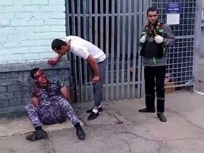 Террористы и заложник в ИК-19 Волгограда, 23.08.24. Фото: t.me/vchkogpu Террористы и заложник в ИК-19 Волгограда, 23.08.24. Фото: t.me/vchkogpu