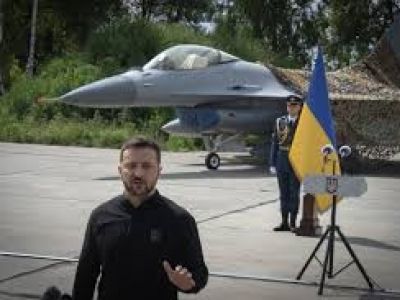Зеленский представляет F-16 Зеленский представляет F-16