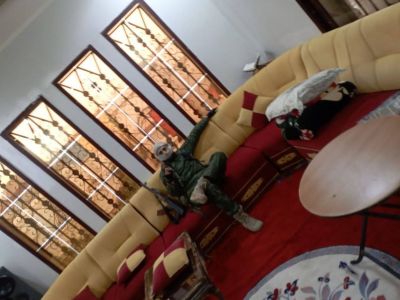 Сирийский боевик в резиденции губернатора Алеппо, 30.11.24. Фото: соцсети Сирийский боевик в резиденции губернатора Алеппо, 30.11.24. Фото: соцсети