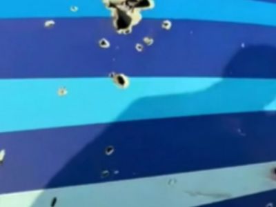 Осколочные пробоины на фюзеляже самолета Embraer. Фото: theins.ru Осколочные пробоины на фюзеляже самолета Embraer. Фото: theins.ru