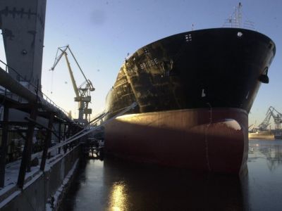 Танкер у причала. Фото: dzen.ru Танкер у причала. Фото: dzen.ru