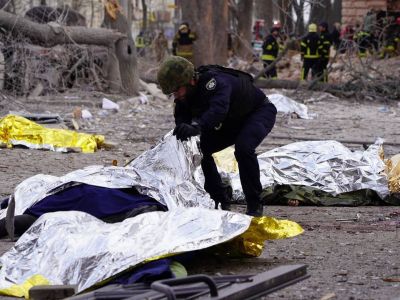 Последствия российского ракетного удара по Сумам, 13.04.25. Фото: АР