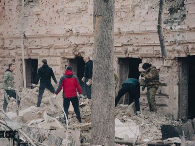 Последствия ракетного удара РФ по Сумам: стены, изрешеченные шрапнелью. Фото: "Суспiльне Суми" Последствия ракетного удара РФ по Сумам: стены, изрешеченные шрапнелью. Фото: "Суспiльне Суми"