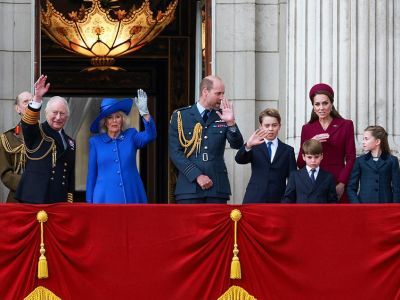 Король принял парад. Фото: РБК