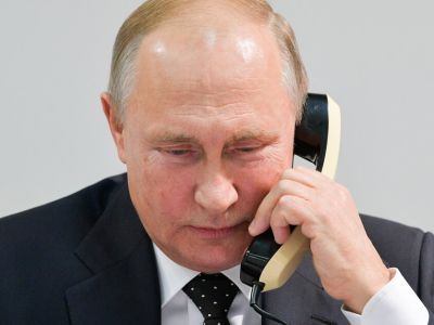 Путин и телефон. Фото: m24.ru Путин и телефон. Фото: m24.ru