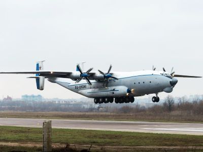 Самолет Ан-22 "Антей". Фото: "Коммерсант"